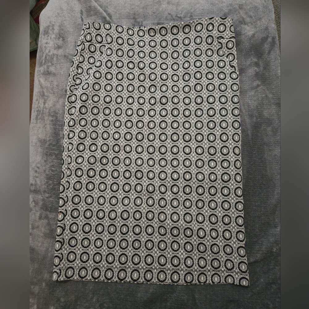 Soho Apparel Black and White Geometric Pencil Skirt